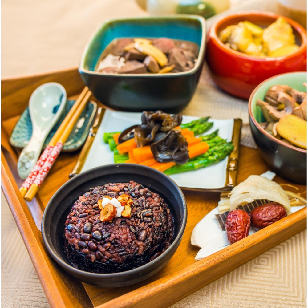 Healthy7 postpartum meal with rice, vegetables, soup and Chinese-inspired dishes