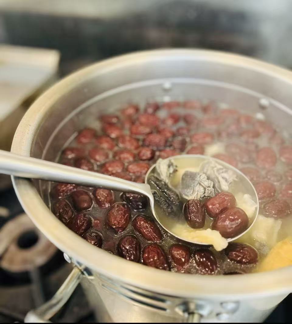 Warm soup with red dates prepared as part of Healthy7 recovery meals